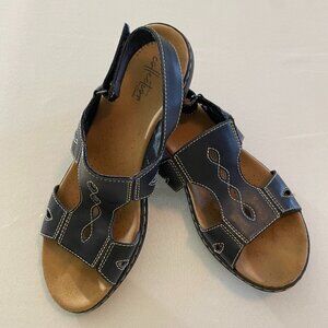Clark's Collection Navy Blue Leisa Lakelyn Flat Sandal Women's Size 8.5